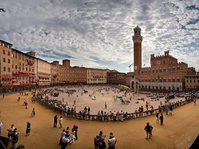 Locale Commerciale in vendita a Contrada della Selva, Siena