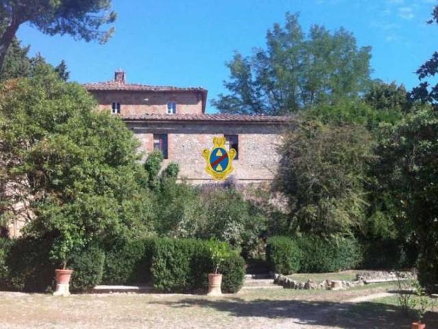 Locale Commerciale in vendita a Siena, Toscana