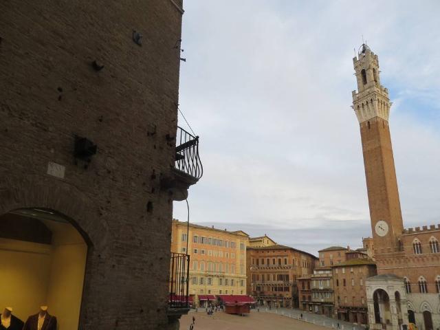 Locale Commerciale in vendita a Contrada della Civetta, Siena