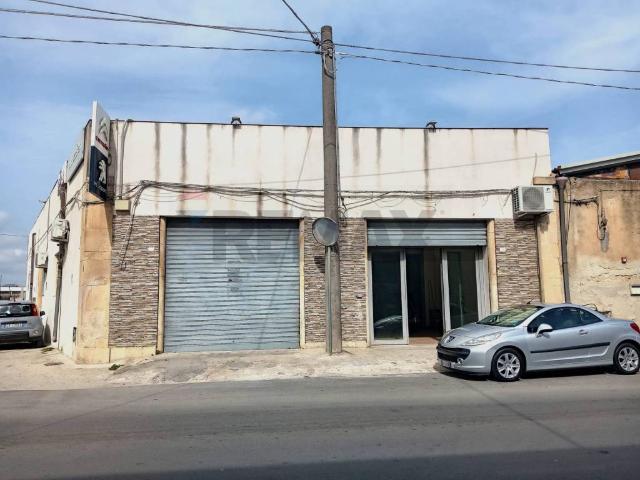 Locale Commerciale in vendita a Siracusa, Sicilia
