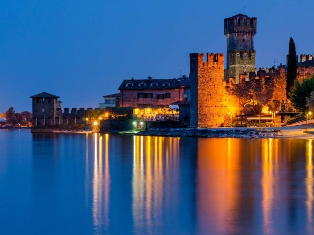 Locale Commerciale in vendita a Lugana, Sirmione