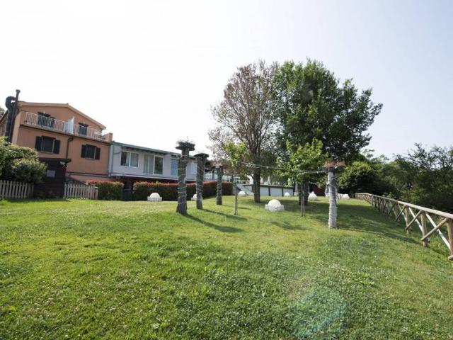 Locale Commerciale in vendita a Marche, Ancona
