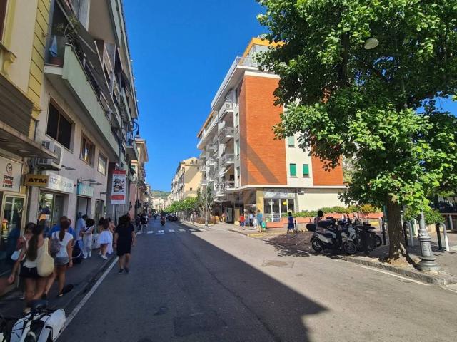 Locale Commerciale in vendita a Marina Piccola, Sorrento