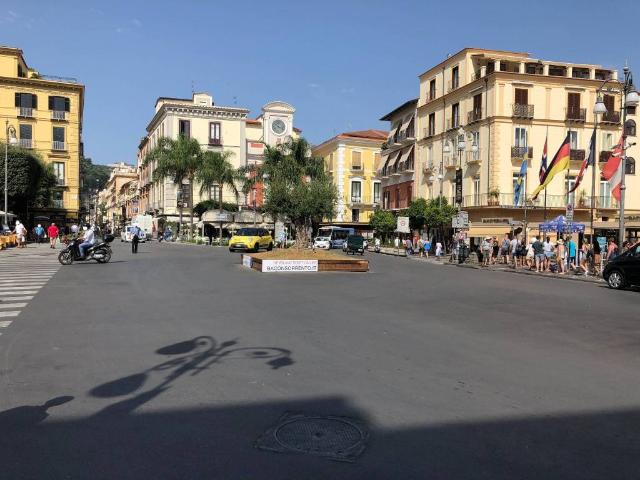 Locale Commerciale in vendita a Marina Piccola, Sorrento