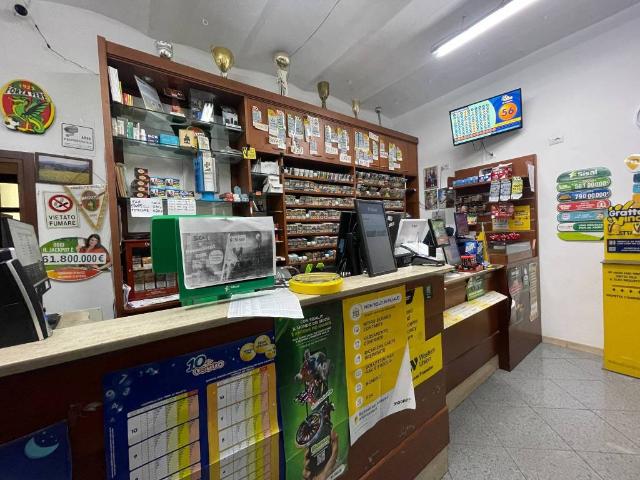 Locale Commerciale in vendita a Stroncone, Umbria
