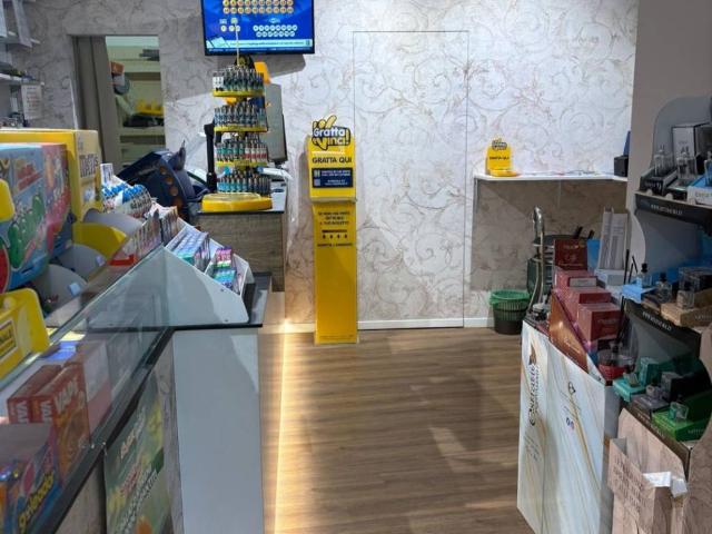 Locale Commerciale in vendita a Taggia
