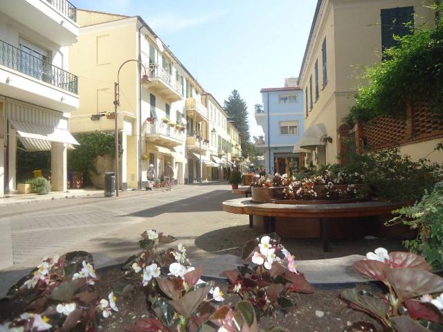 Locale Commerciale in vendita a Taggia, Arma Di Taggia