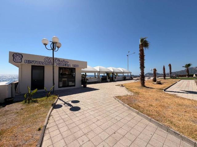 Locale Commerciale in vendita a Taormina, Sicilia