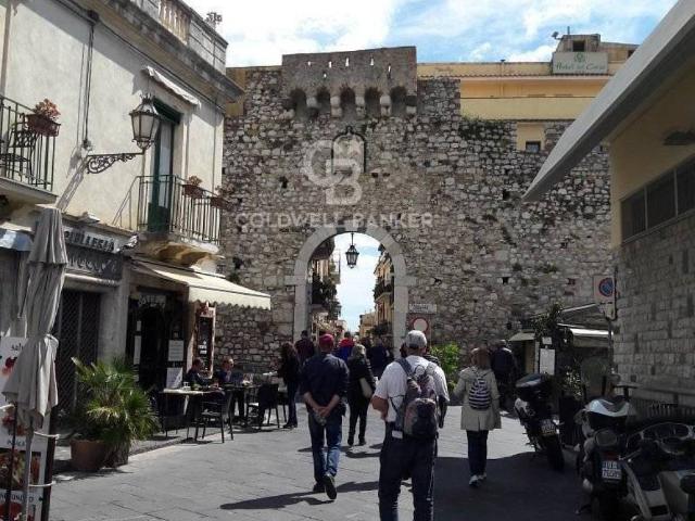 Locale Commerciale in vendita a Taormina, Sicilia