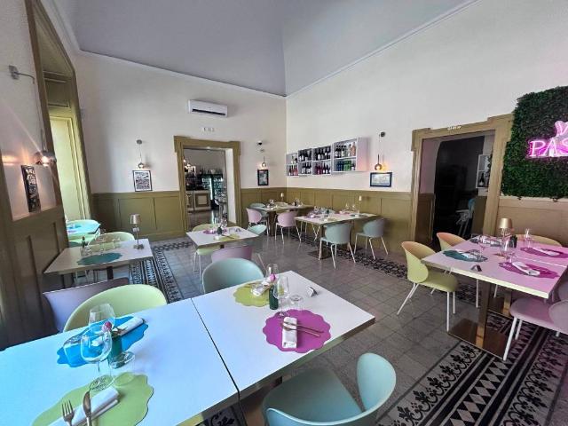 Locale Commerciale in vendita a Puglia, Taranto