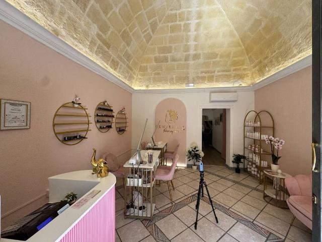 Locale Commerciale in vendita a Puglia, Taranto