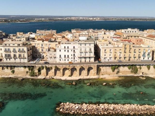 Locale Commerciale in vendita a Puglia, Taranto