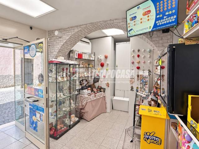 Locale Commerciale in vendita a Tarquinia, Viterbo