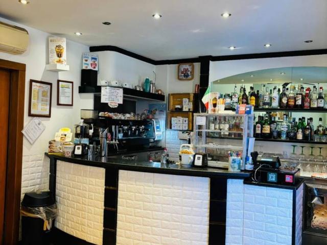 Locale Commerciale in vendita a Tavazzano, Tavazzano Con Villavesco
