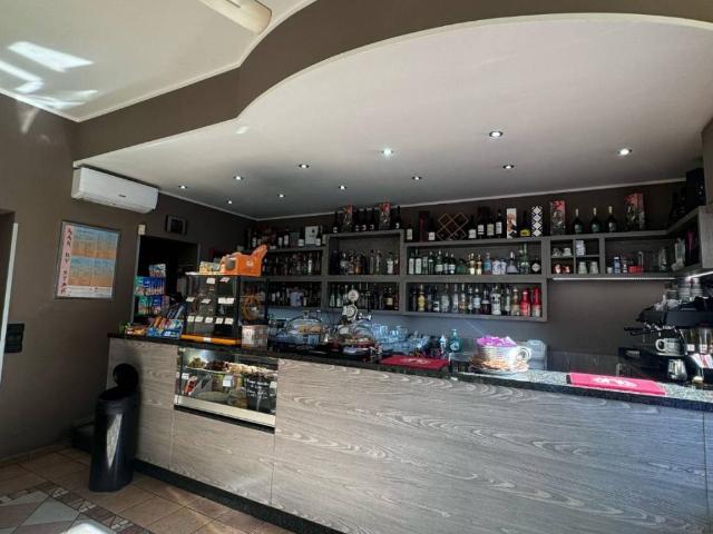 Locale Commerciale in vendita a Tavazzano, Tavazzano Con Villavesco