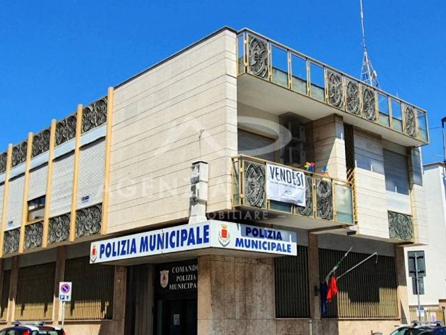 Locale Commerciale in vendita a Puglia, Lecce