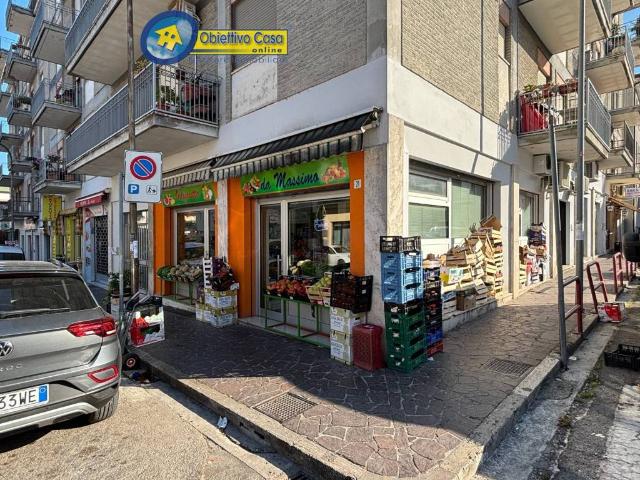 Locale Commerciale in vendita a Teramo, Abruzzo