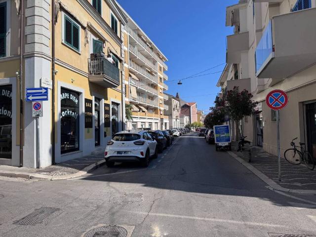 Locale Commerciale in vendita a Termoli, Molise