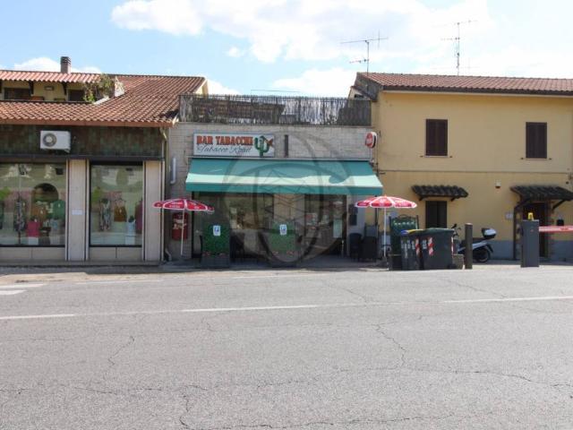 Locale Commerciale in vendita a Terni, Umbria