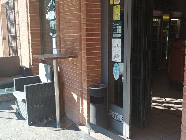 Locale Commerciale in vendita a Fornaci, Torgiano