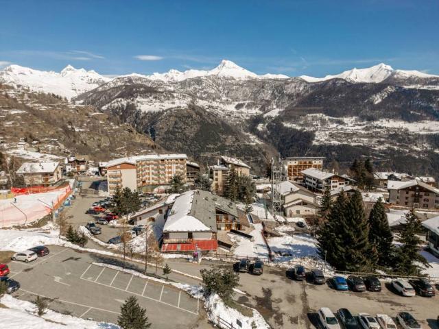 Locale Commerciale in vendita a Torgnon, Aosta