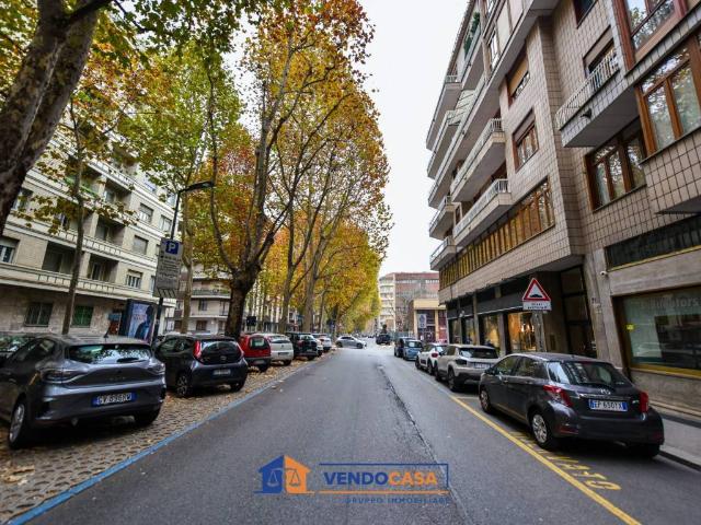 Locale Commerciale in vendita a Circoscrizione 1, Piemonte