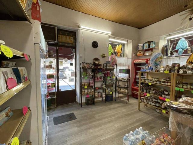 Locale Commerciale in vendita a Circoscrizione 1, Piemonte