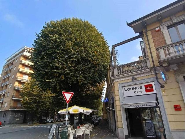 Locale Commerciale in vendita a Aurora, Torino