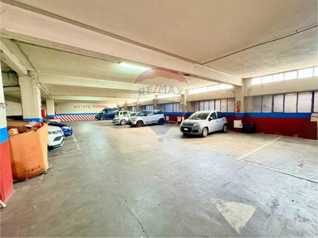 Locale Commerciale in vendita a Circoscrizione 5, Piemonte