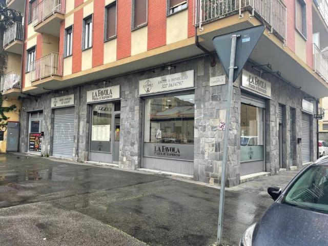 Locale Commerciale in vendita a Circoscrizione 2, Piemonte