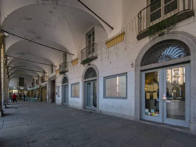 Locale Commerciale in vendita a Circoscrizione 1, Piemonte