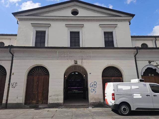 Locale Commerciale in vendita a Circoscrizione 7, Piemonte