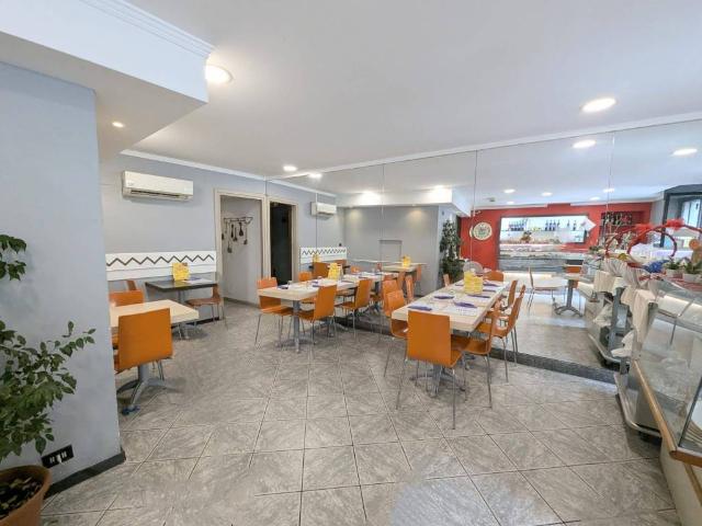 Locale Commerciale in vendita a Basso San Donato, Torino