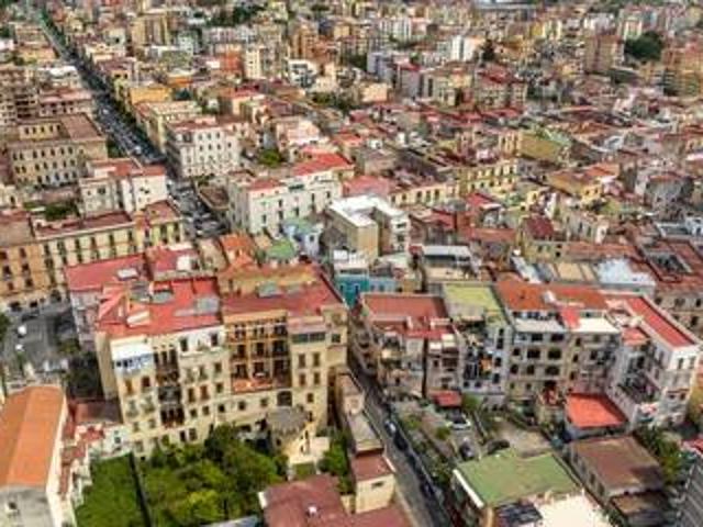 Locale Commerciale in vendita a Sant'Antonio, Torre Del Greco