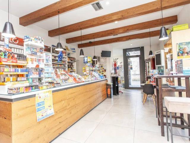 Locale Commerciale in vendita a Puglia, Brindisi