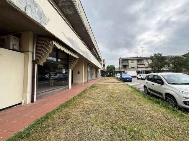 Locale Commerciale in vendita a Torrile, San Polo