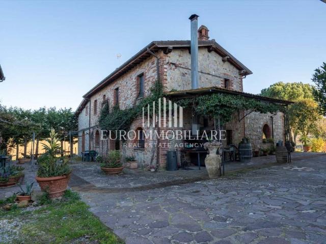 Locale Commerciale in vendita a Torrita, Toscana