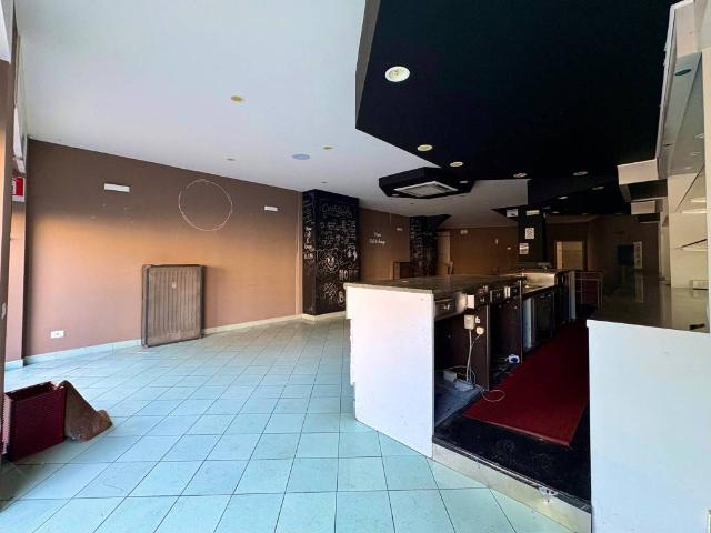 Locale Commerciale in vendita a Piemonte, Alessandria