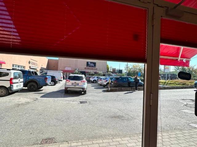 Locale Commerciale in vendita a Traversetolo, Reggio Emilia