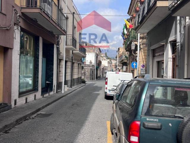 Locale Commerciale in vendita a Trecastagni, Sicilia