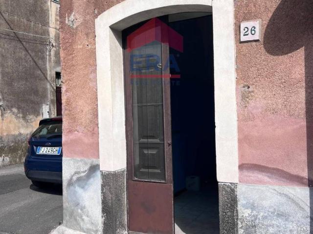 Locale Commerciale in vendita a Trecastagni, Sicilia