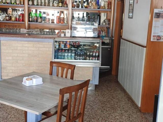 Locale Commerciale in vendita a Tregnago, Veneto