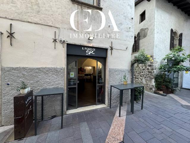 Locale Commerciale in vendita a Territorio Val d'Adige, Trento