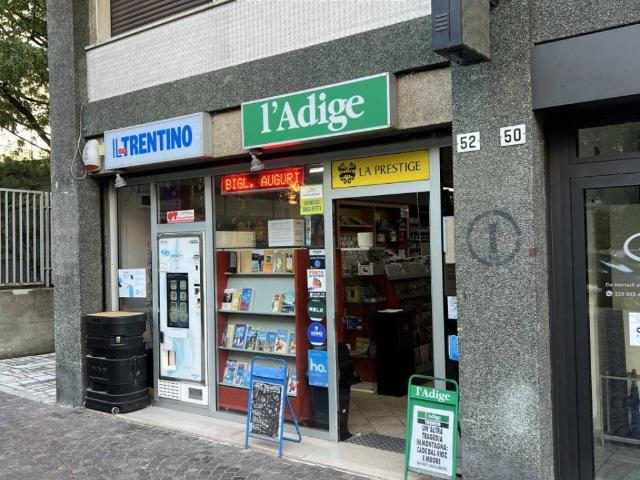 Locale Commerciale in vendita a Territorio Val d'Adige, Trento