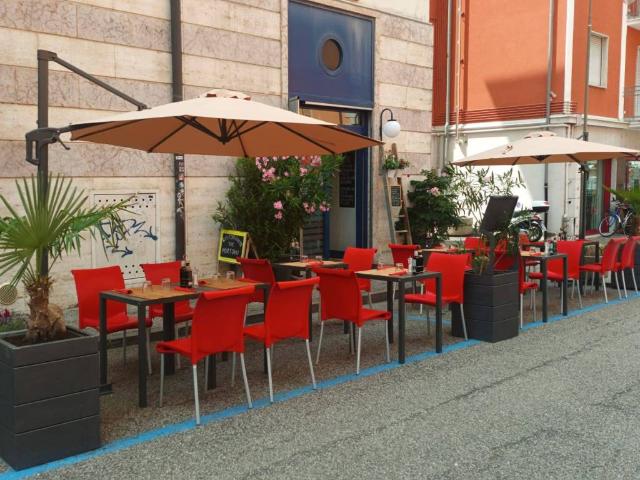 Locale Commerciale in vendita a Territorio Val d'Adige, Trento