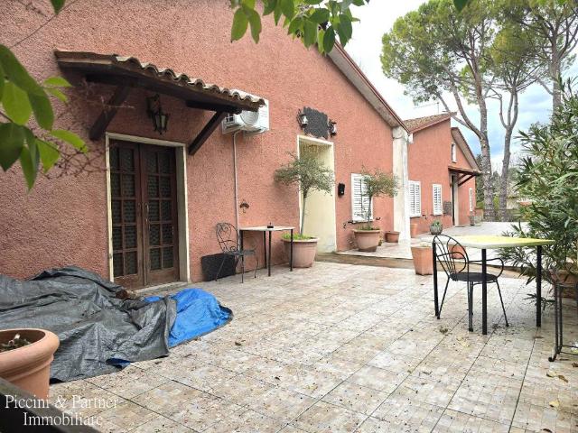 Locale Commerciale in vendita a Trevi, Umbria