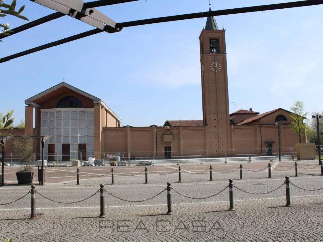 Locale Commerciale in vendita a Treviglio, Lombardia