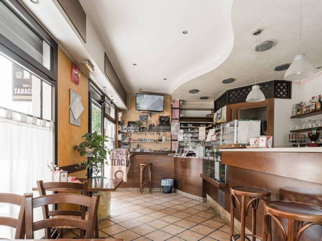 Locale Commerciale in vendita a Sant'Antonino, Treviso