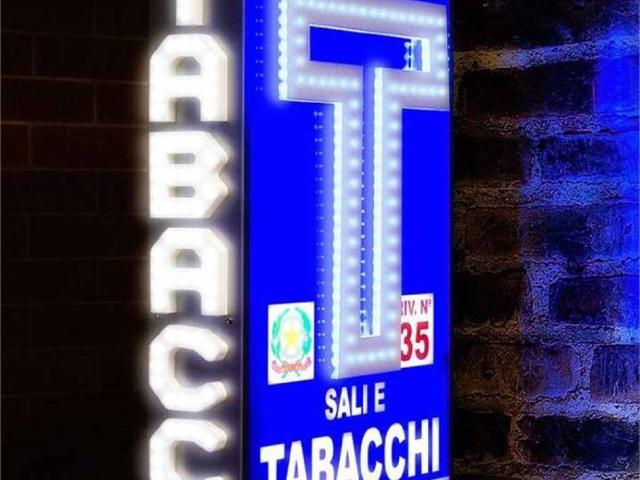Locale Commerciale in vendita a Trezzo Sull'adda, Lombardia