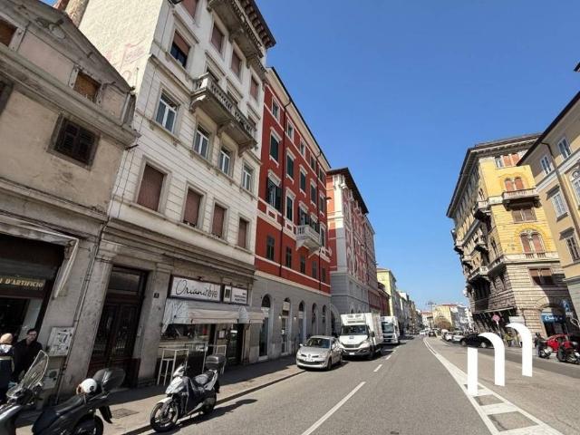 Locale Commerciale in vendita a Barriera Vecchia-San Giacomo, Villa Opicina